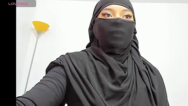 Snapshot of Samira_1 chatting on 05/23/26, 08:13 Samira 1 online show from 05/23/26, 08:13