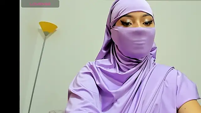 Snapshot of Samira_1 chatting on 05/27/26, 09:34 Samira 1 online show from 05/27/26, 09:34