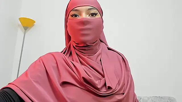 Snapshot of Samira_1 chatting on 05/28/26, 08:28 Samira 1 online show from 05/28/26, 08:28