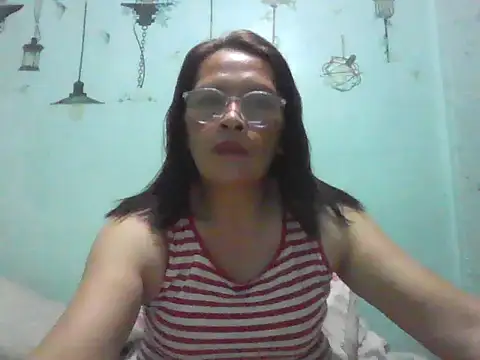 Snapshot of momshe2026 chatting on 06/02/26, 01:57 momshe2026 online show from 06/02/26, 01:57