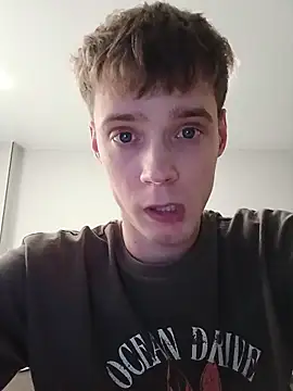Snapshot of Gaarty chatting on 06/08/26, 02:45 Gaarty online show from 06/08/26, 02:45