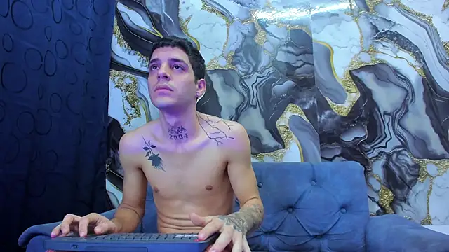 Snapshot of boy_max_latin chatting on 06/01/26, 07:15 boy max latin online show from 06/01/26, 07:15