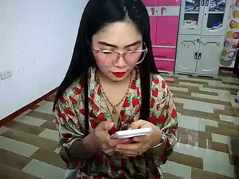 Snapshot of Sexynica chatting on 06/05/26, 02:45 Sexynica online show from 06/05/26, 02:45