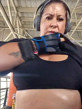 Snapshot of CurvyFireLatina chatting on 06/03/26, 03:39 CurvyFireLatina online show from 06/03/26, 03:39