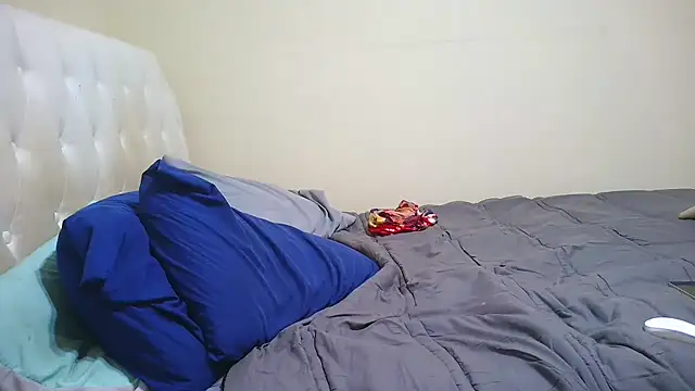 Prettylondond online show from 07/23/26, 03:04