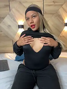 MiaBlonde1 online show from 06/05/26, 11:05
