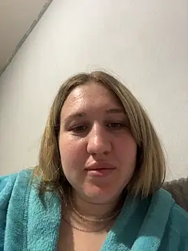 Snapshot of MarieHeartt chatting on 05/27/26, 05:32 MarieHeartt online show from 05/27/26, 05:32
