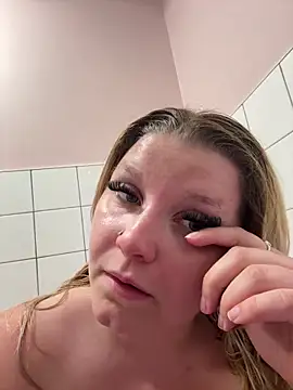 LucieLouBabe online show from 06/01/26, 10:33