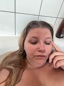 LucieLouBabe online show from 06/05/26, 10:43