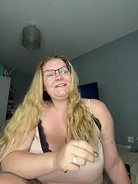 LucieLouBabe online show from 06/11/26, 10:52