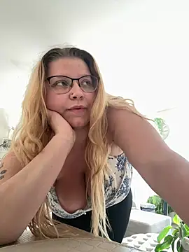 LucieLouBabe online show from 06/12/26, 12:04