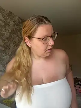 LucieLouBabe online show from 07/09/26, 10:30