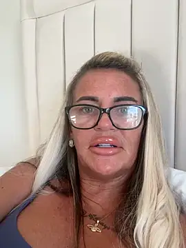 Snapshot of hotmilf66 chatting on 06/06/26, 06:34 hotmilf66 online show from 06/06/26, 06:34