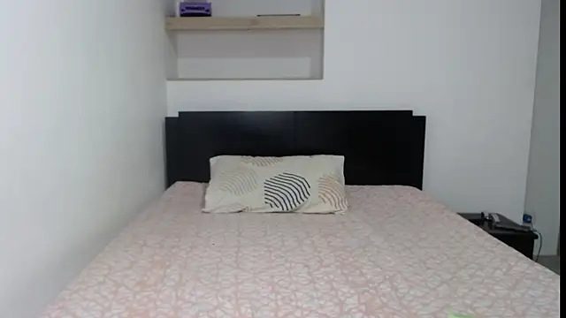 Valeria Santos  online show from 07/04/26, 11:27