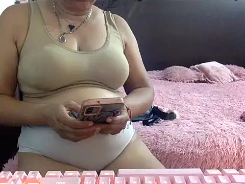 Snapshot of mommy-flabia chatting on 06/10/26, 08:52 mommy-flabia online show from 06/10/26, 08:52