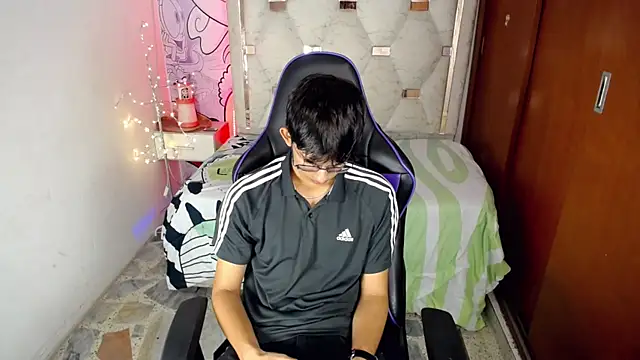 Snapshot of zxvn_n chatting on 06/10/26, 12:26 zxvn n online show from 06/10/26, 12:26