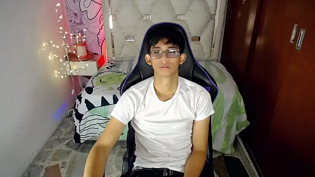Snapshot of zxvn_n chatting on 06/11/26, 12:36 zxvn n online show from 06/11/26, 12:36