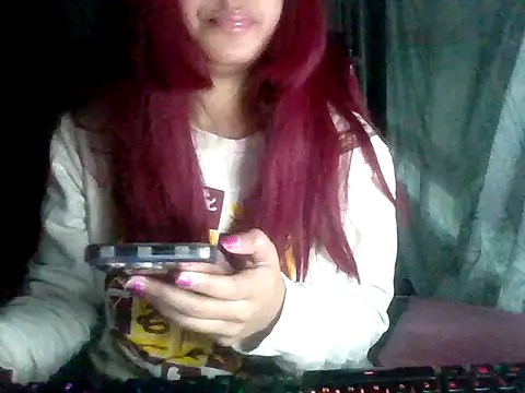 Snapshot of moraninha chatting on 06/18/26, 03:18 moraninha online show from 06/18/26, 03:18