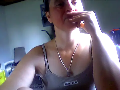 Snapshot of AniaCool77 chatting on 06/22/26, 12:02 AniaCool77 online show from 06/22/26, 12:02