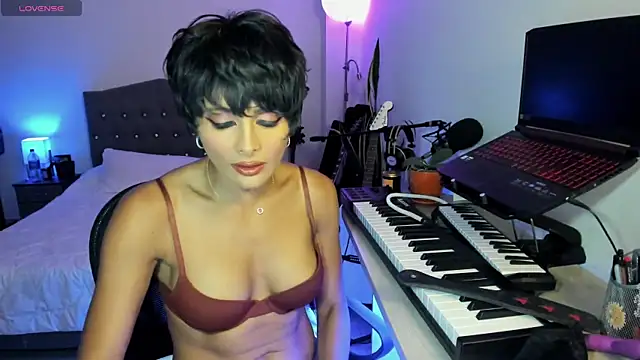 Candelaria0000 online show from 06/05/26, 12:39