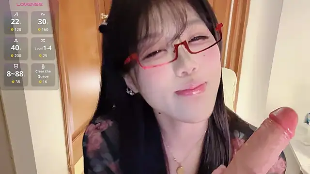 April UU online show from 07/09/26, 11:36