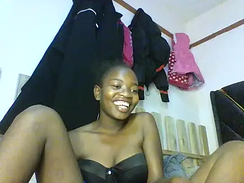 Snapshot of aliana082169 chatting on 05/22/26, 06:53 aliana082169 online show from 05/22/26, 06:53