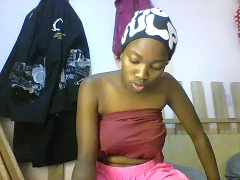 Snapshot of aliana082169 chatting on 05/26/26, 11:17 aliana082169 online show from 05/26/26, 11:17