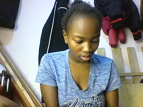 Snapshot of aliana082169 chatting on 06/10/26, 09:19 aliana082169 online show from 06/10/26, 09:19