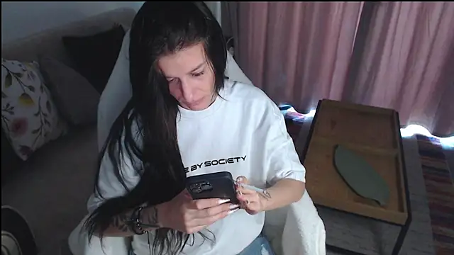 Snapshot of aryanne98 chatting on 06/08/26, 05:52 aryanne98 online show from 06/08/26, 05:52