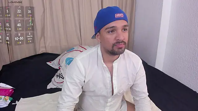 Snapshot of max_ed chatting on 06/05/26, 05:47 max ed online show from 06/05/26, 05:47