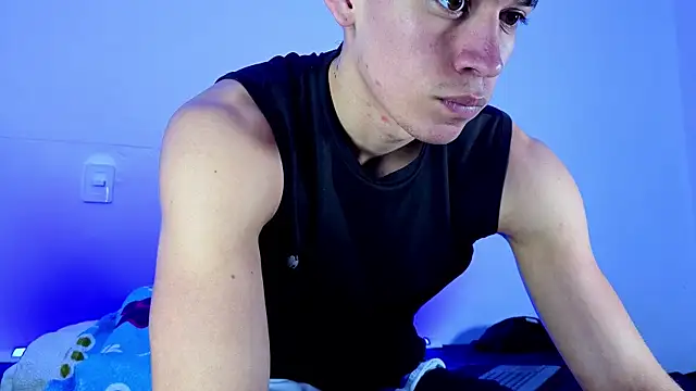 Snapshot of Luke_Muscle chatting on 05/25/26, 01:06 Luke Muscle online show from 05/25/26, 01:06