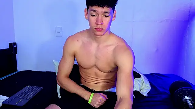 Snapshot of Luke_Muscle chatting on 06/04/26, 02:39 Luke Muscle online show from 06/04/26, 02:39