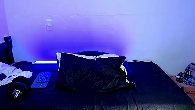 Snapshot of Luke_Muscle chatting on 06/06/26, 01:54 Luke Muscle online show from 06/06/26, 01:54