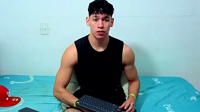 Snapshot of Luke_Muscle chatting on 06/08/26, 01:39 Luke Muscle online show from 06/08/26, 01:39