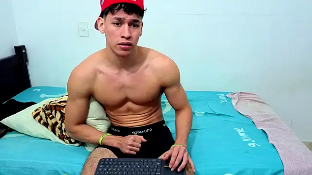 Snapshot of Luke_Muscle chatting on 06/09/26, 02:34 Luke Muscle online show from 06/09/26, 02:34