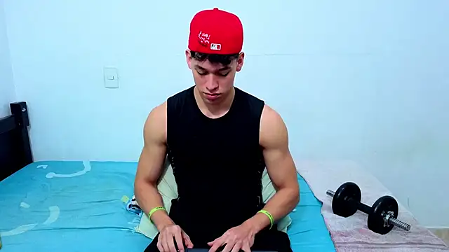 Snapshot of Luke_Muscle chatting on 06/09/26, 02:39 Luke Muscle online show from 06/09/26, 02:39