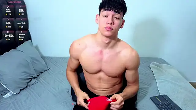Luke Muscle online show from 07/16/26, 01:50
