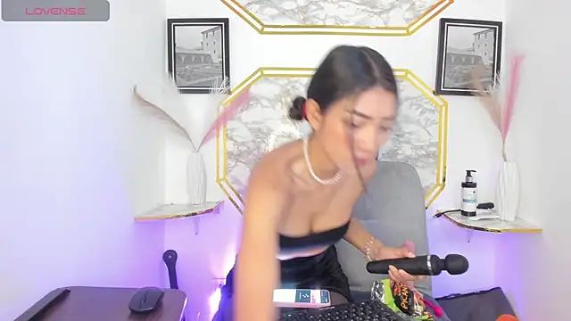 jaulyn 18   online show from 06/09/26, 06:41