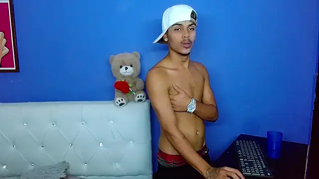 Snapshot of Angel_foxc13 chatting on 06/13/26, 04:43 Angel foxc13 online show from 06/13/26, 04:43