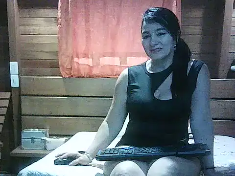 Snapshot of Anlly_garcia002 chatting on 06/10/26, 11:03 Anlly garcia002 online show from 06/10/26, 11:03