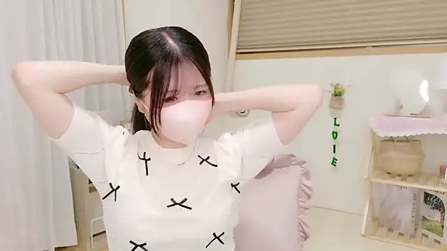 Yuinyaaa online show from 06/04/26, 07:25