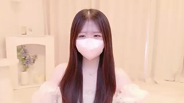 Yuinyaaa online show from 06/14/26, 07:21