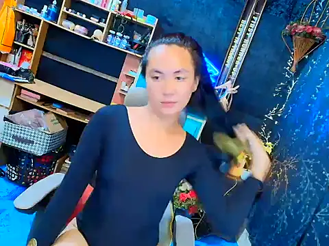 JillianWard17 online show from 05/31/26, 08:43