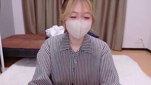 Snapshot of Riona_H chatting on 05/30/26, 03:36 Riona H online show from 05/30/26, 03:36