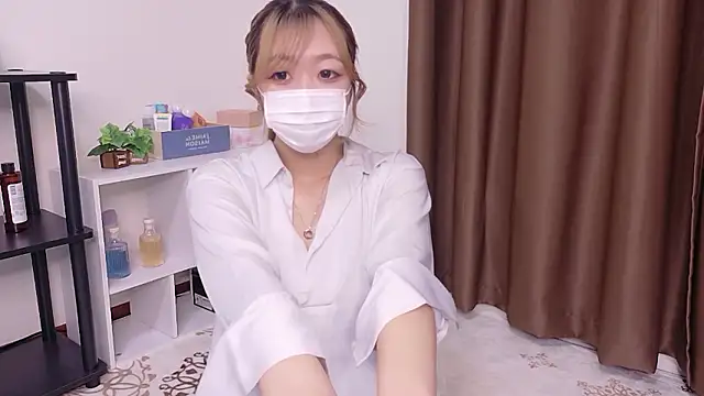 Snapshot of Riona_H chatting on 06/03/26, 11:35 Riona H online show from 06/03/26, 11:35