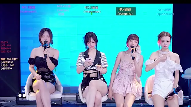 Snapshot of Xt-001 chatting on 06/11/26, 12:32 Xt-001 online show from 06/11/26, 12:32