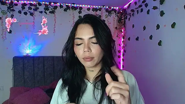 Snapshot of andraa_rossee chatting on 05/31/26, 05:42 andraa rossee online show from 05/31/26, 05:42