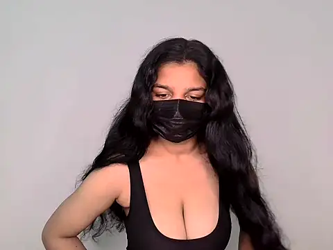 Snapshot of suzan_melly chatting on 06/12/26, 06:23 suzan melly online show from 06/12/26, 06:23