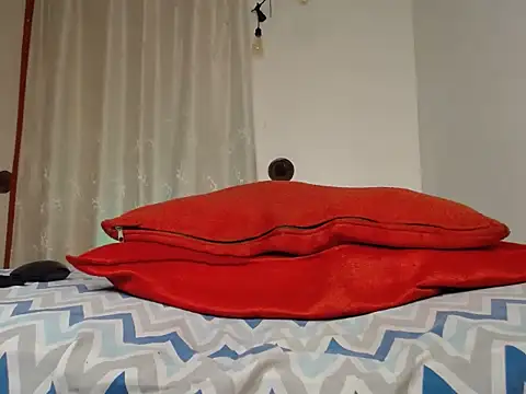 ZoeTracy online show from 06/17/26, 07:33