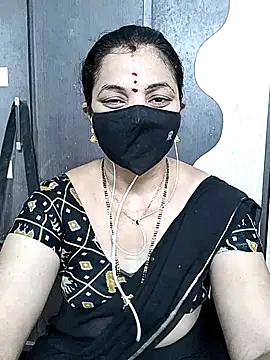 Snapshot of Leela_555 chatting on 06/04/26, 05:02 Leela 555 online show from 06/04/26, 05:02